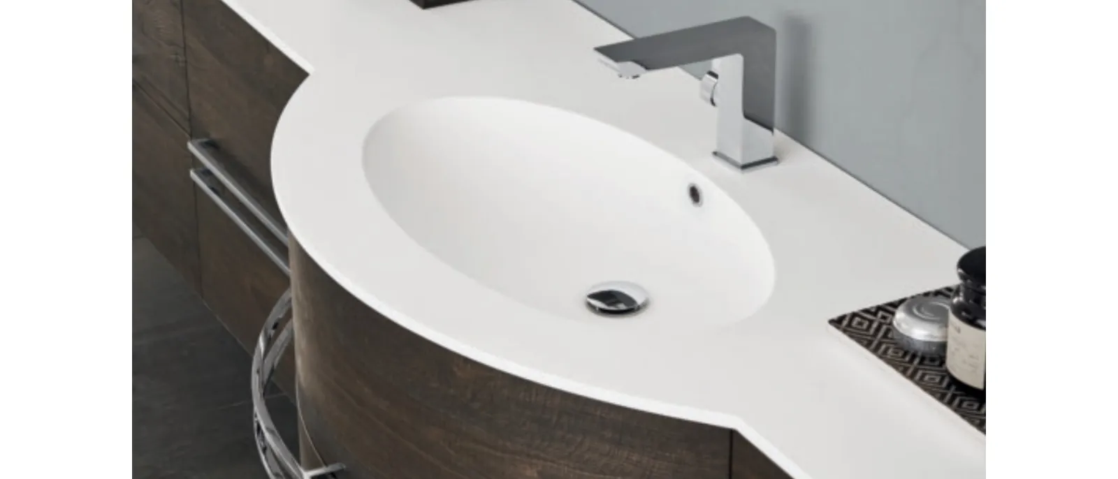 Mobile bagno sospeso M System C013 in laminato effetto legno e top con vasca integrata di Baxar