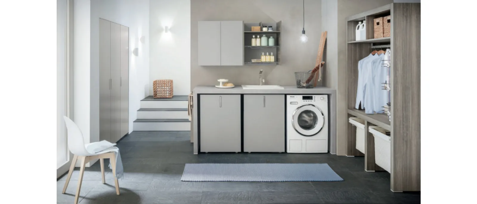 Mobile da lavanderia Laundry System C02 in laccato Grigio opaco e laminato Eucalipto di Baxar