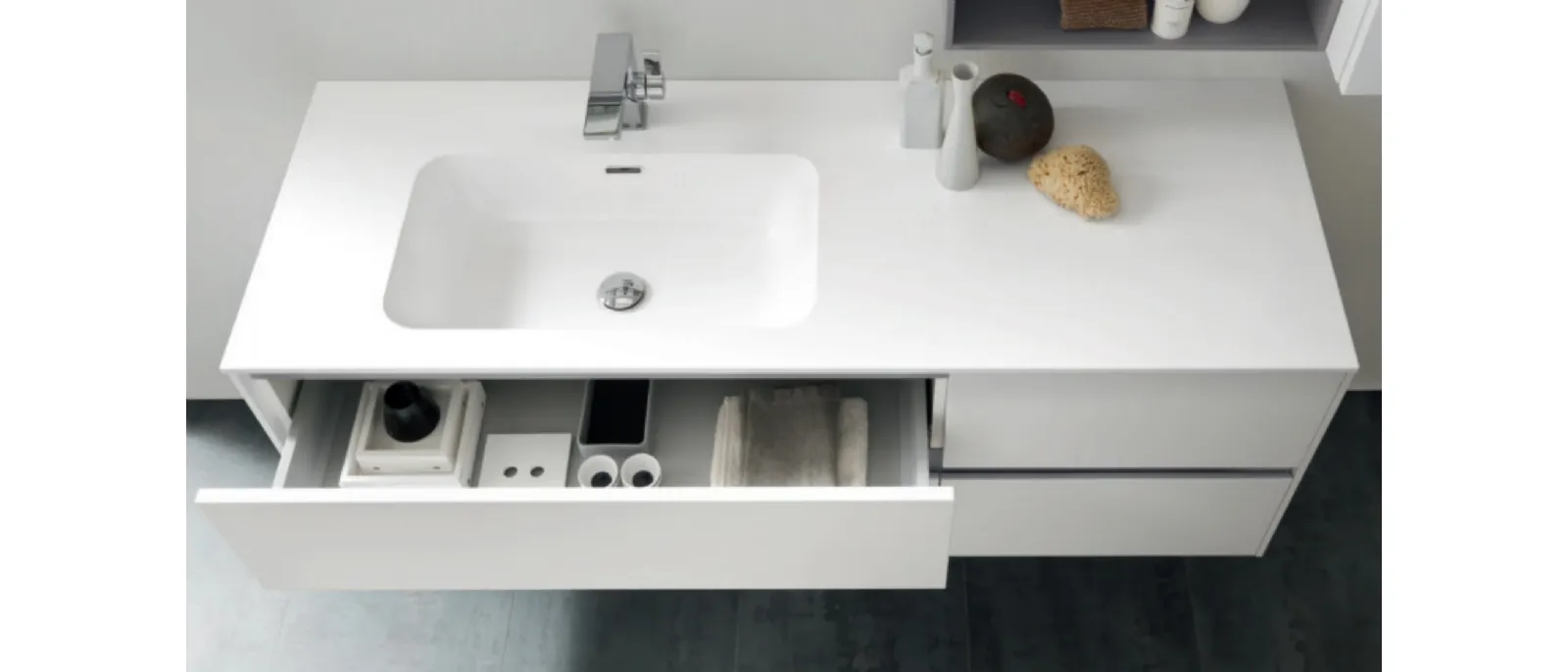 Mobile da Bagno sospeso C207 in laccato Bianco opaco con vasca integrata in mineralmarmo di Baxar