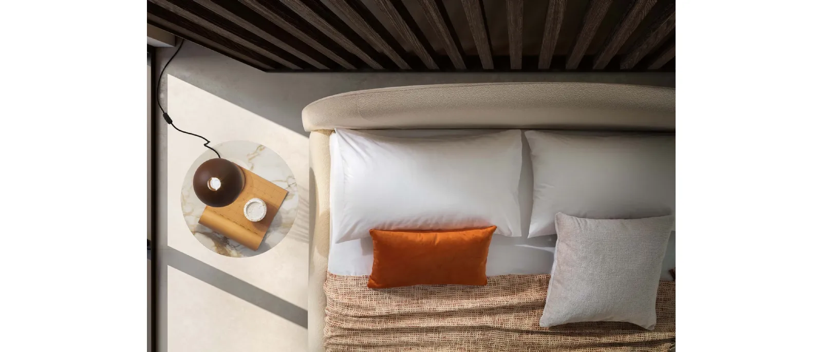 Letto in tessuto imbottito con testiera Belmondo di Le Comfort