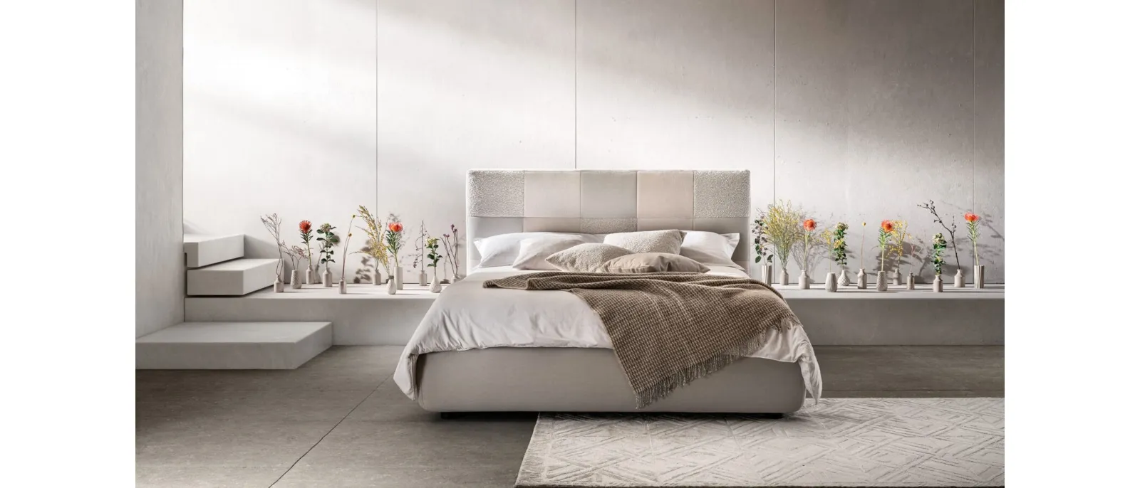 Letto in tessuto trapuntato con testiera Essential di Bside