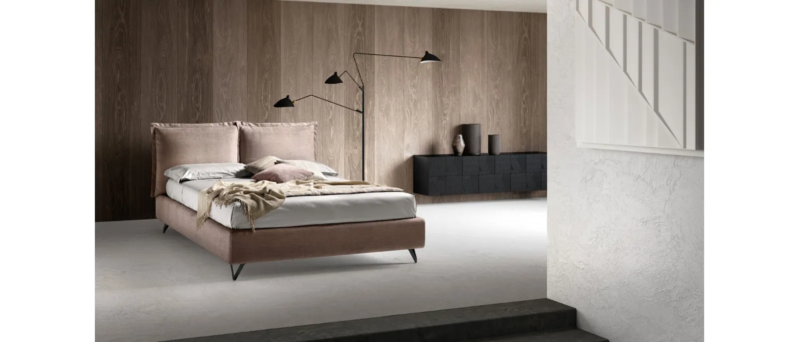 Letto matrimoniale imbottito con testiera regolabile e box contenitore Wisp di Bside