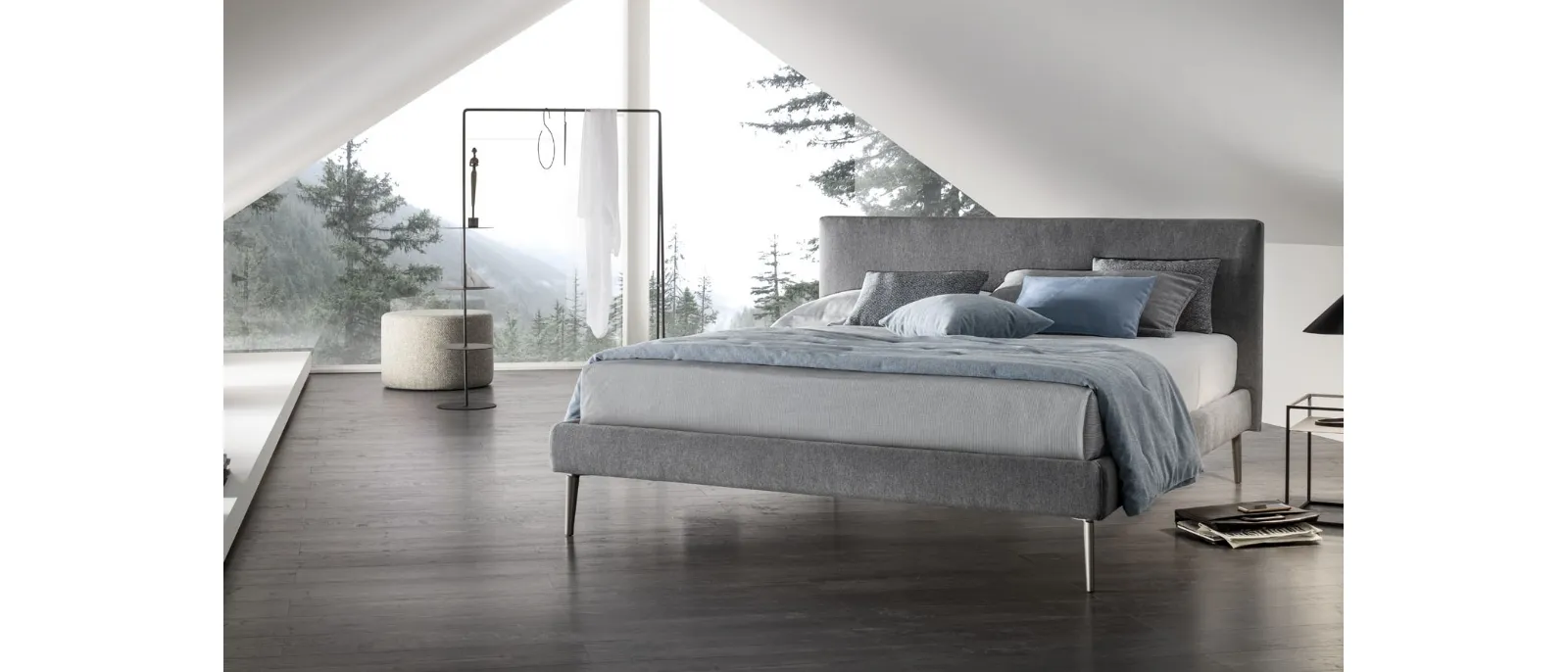 Letto elegante in tessuto con testiera Sander di V&Nice