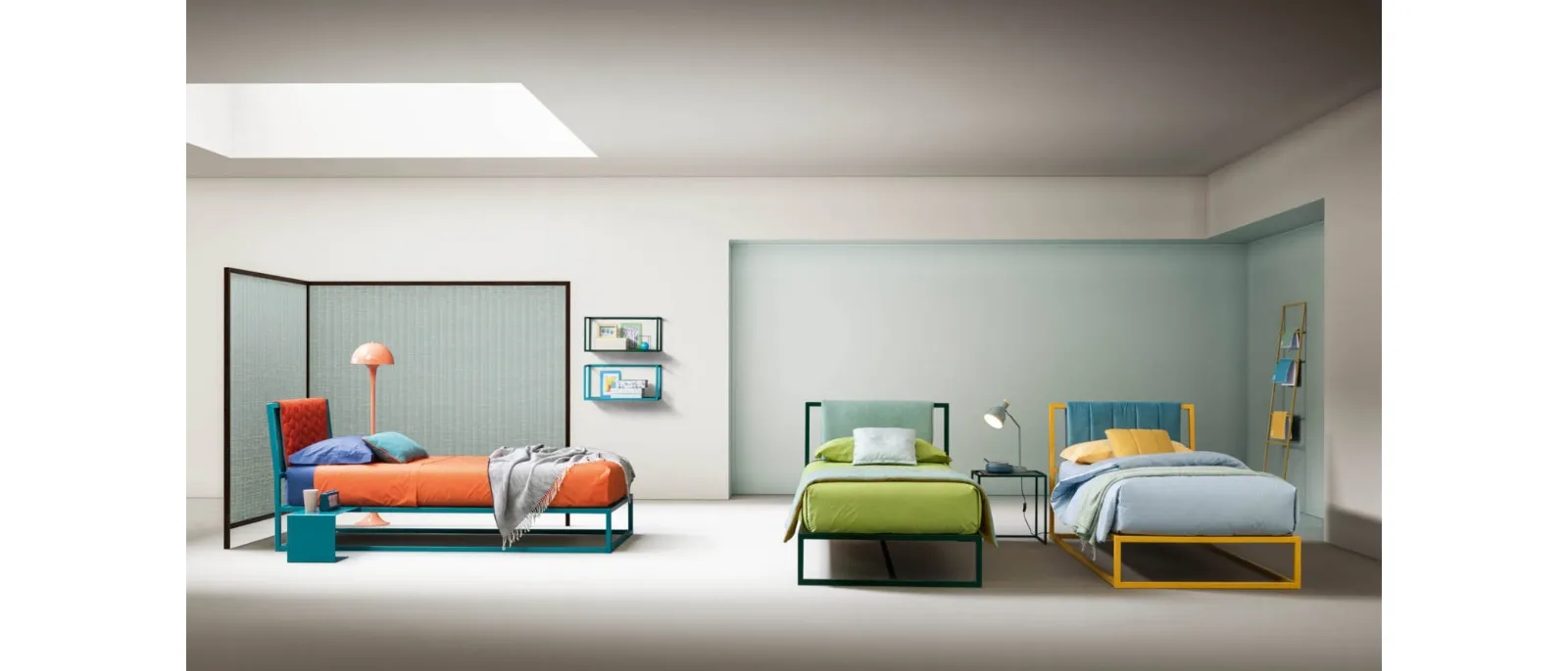 Letto singolo con struttura in metallo verniciato e testiera in tessuto imbottito Frame di Bside