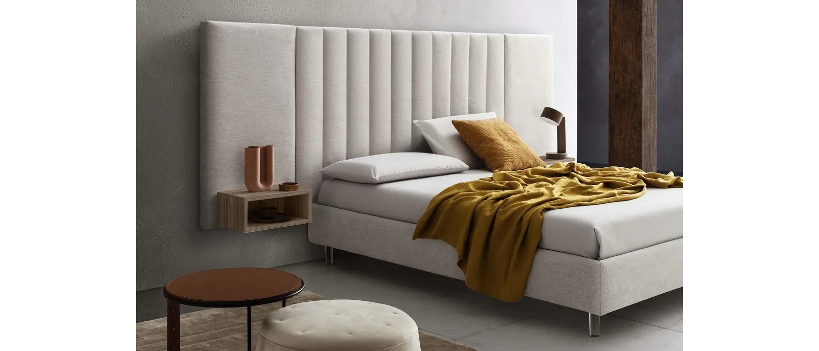 Letto Tile in tessuto imbottito di Le Comfort