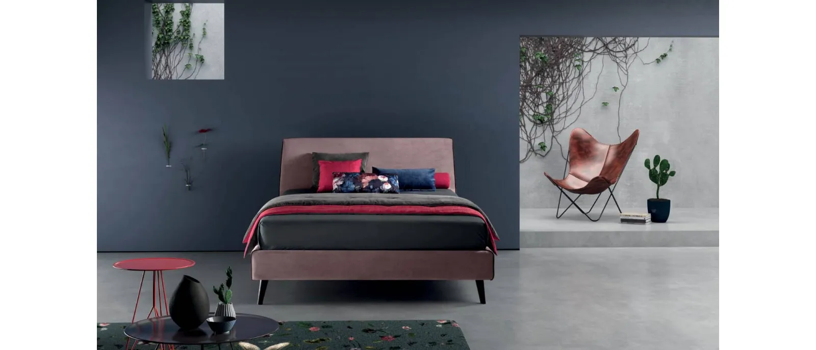 Letto con struttura in legno completamente imbottita e rivestita in tessuto Time di Bside