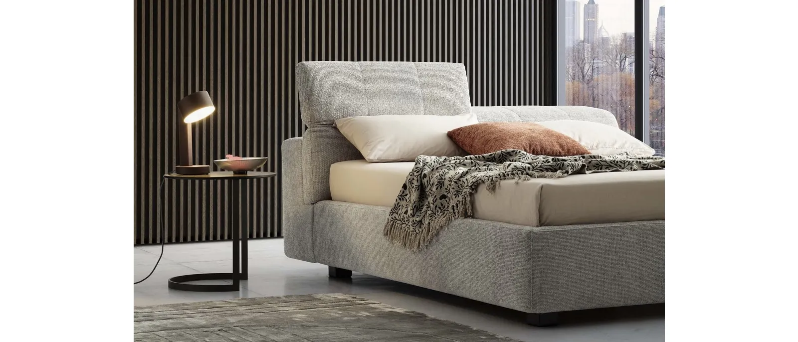 Letto con testiera reclinabile Tower di Le Comfort