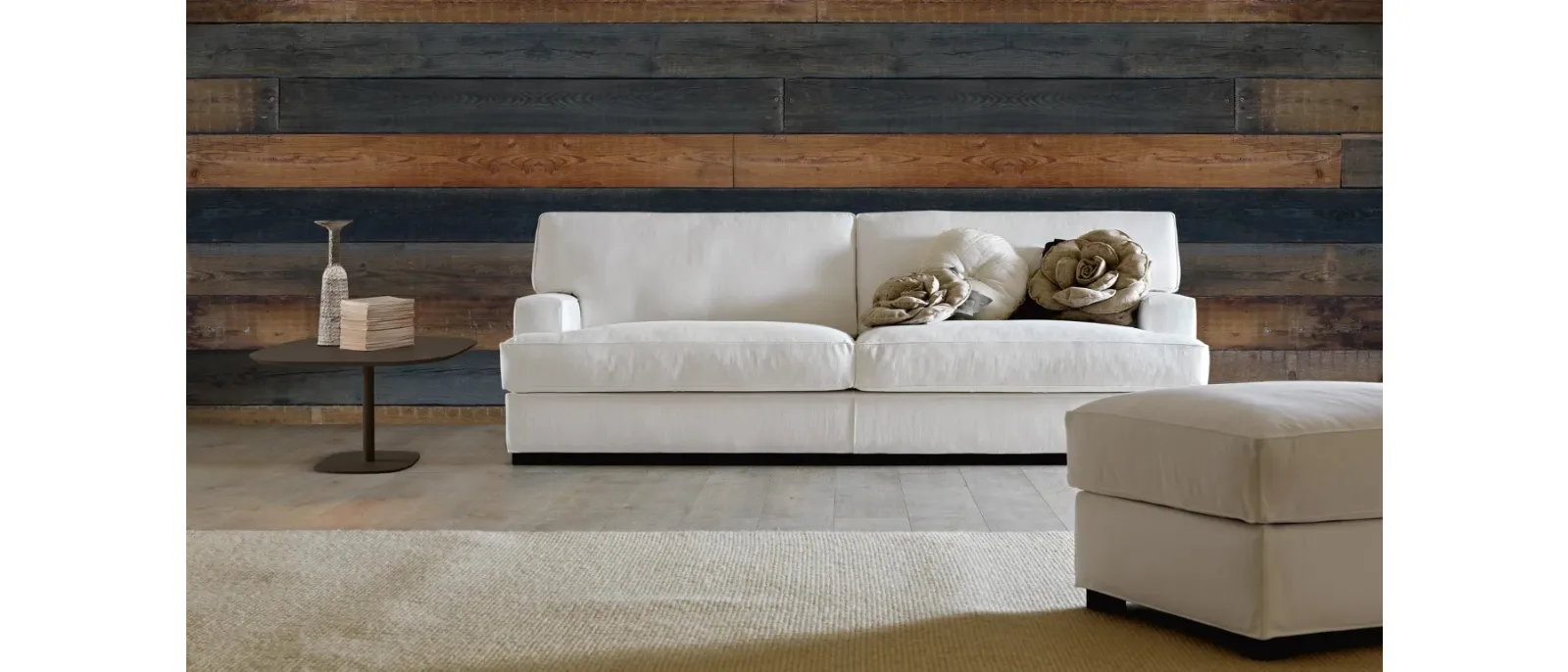 Divano lineare Gost di Doimo Salotti