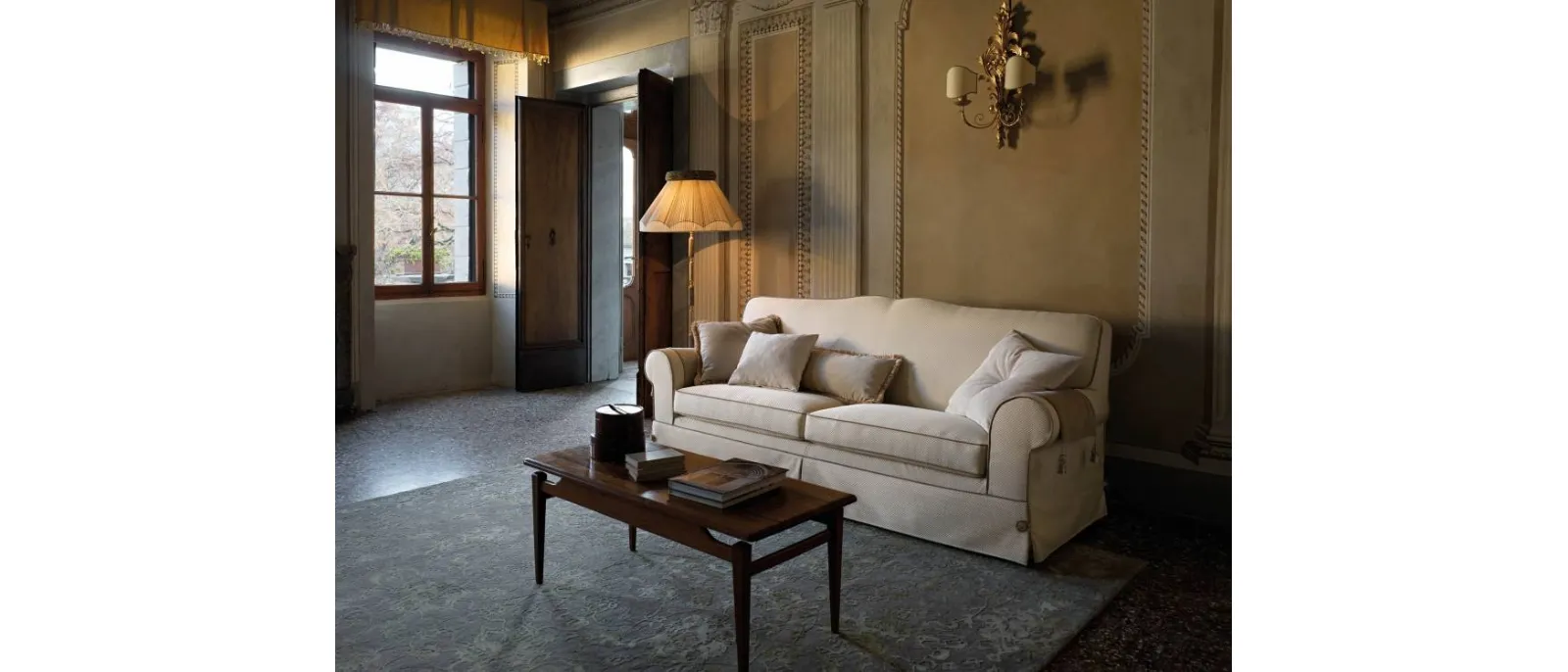 Divano classico in tessuto Medea di Samoa