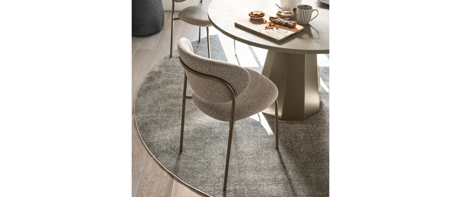 Sedia Cozy in tessuto imbottito di Connubia