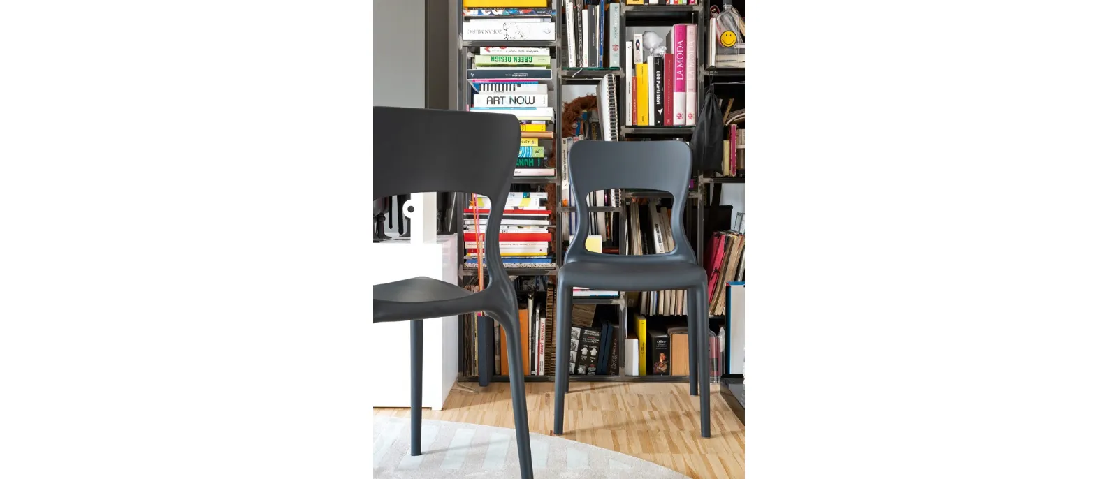 Sedia di design in polipropilene grigio opaco Helios di Connubia