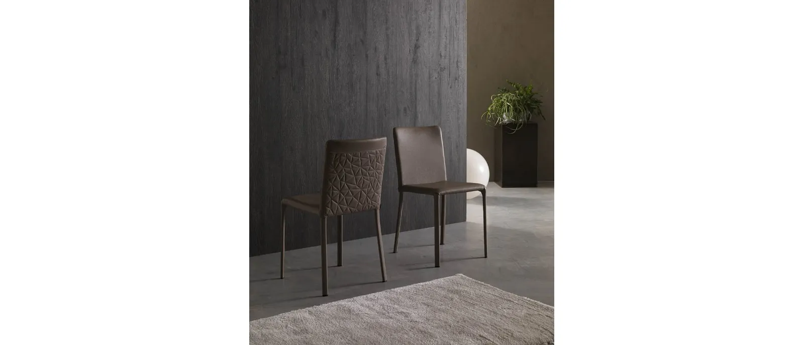 Sedia rivestita in pelle con motivo geometrico sullo schienale Lunette Plus di Ozzio
