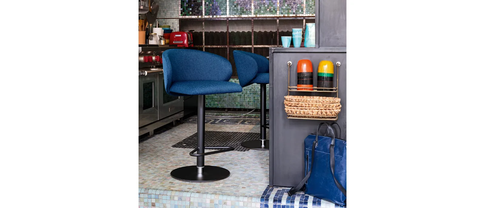 Sgabello regolabile in altezza Tuka di Connubia