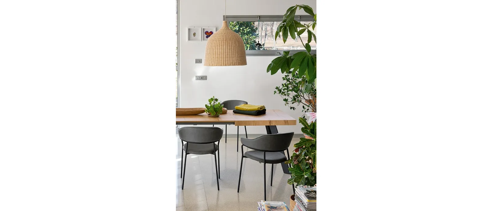 Tavolo allungabile in legno di faggio con top in nobilitato rovere naturale Bold di Connubia
