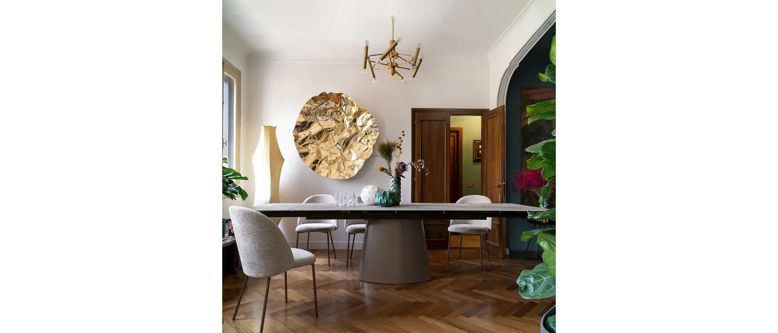 Tavolo Ellisse con top in ceramica e base monolitica in lamiera di Connubia