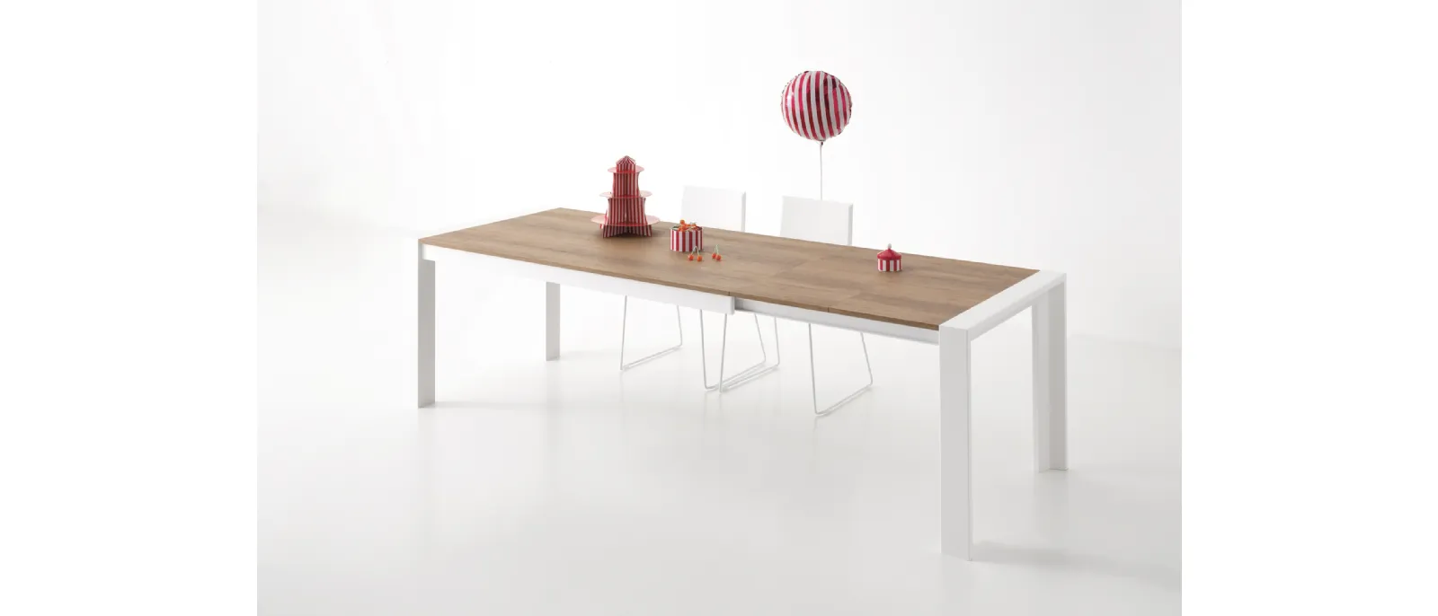 Tavolo allungabile Milano con top laminato effetto legno di Pointhouse