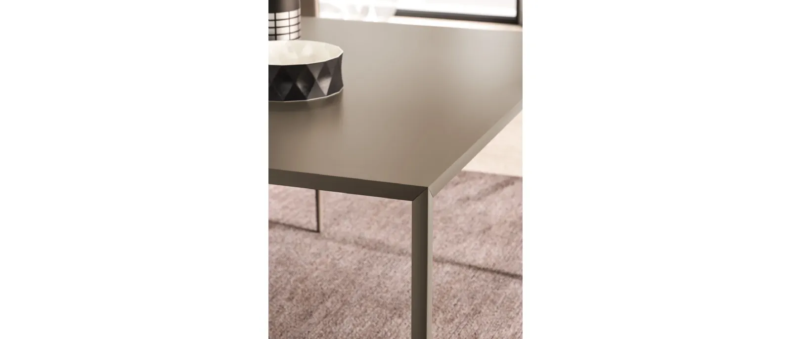 Tavolo in laccato opaco Argilla Slim di Orme